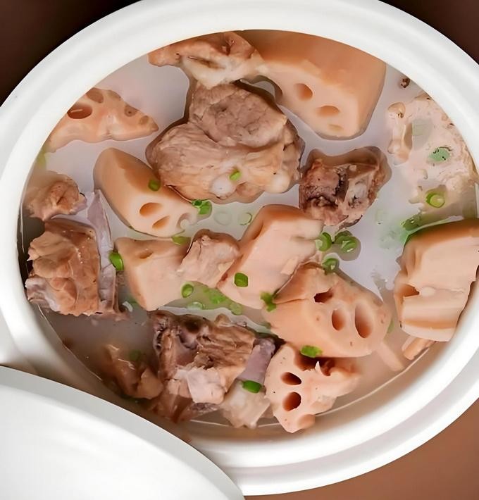 24、九孔莲藕排骨汤（伍振 摄）.jpg