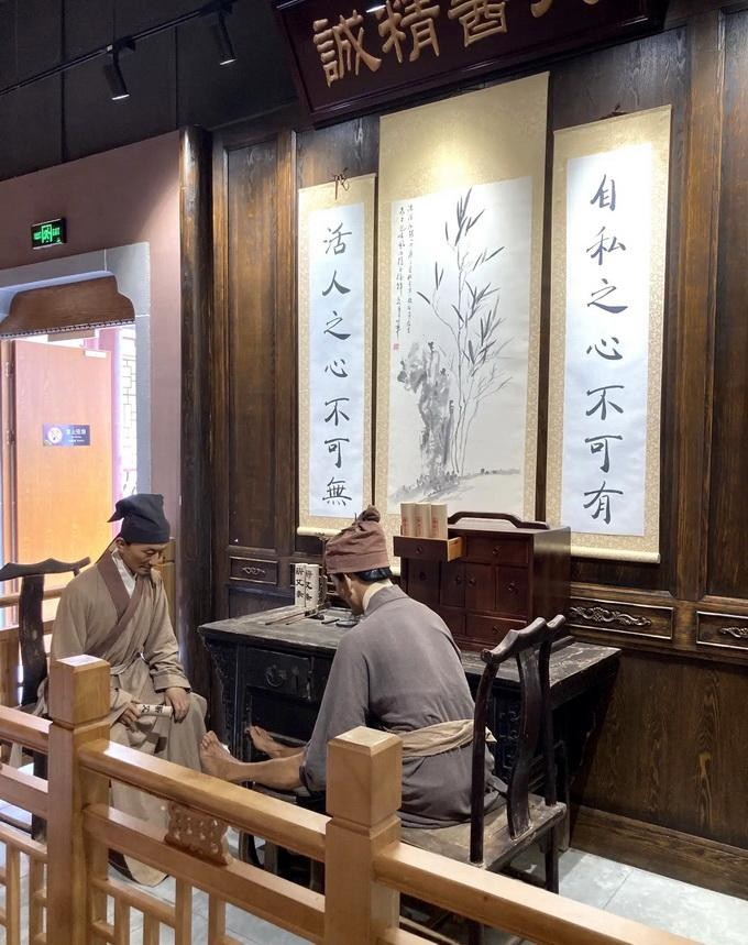 16、李时珍纪念馆再现李时珍悬壶济世的场景（伍振 摄） (1).jpg