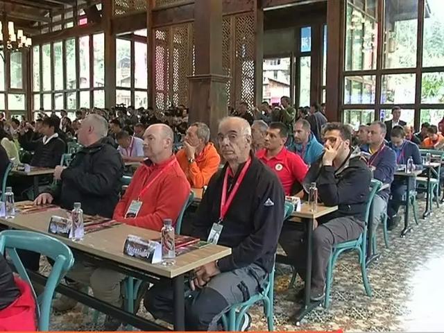 两百多首诗八成在贵州绥阳完成，诗人梅尔就这样爱上了诗乡……
