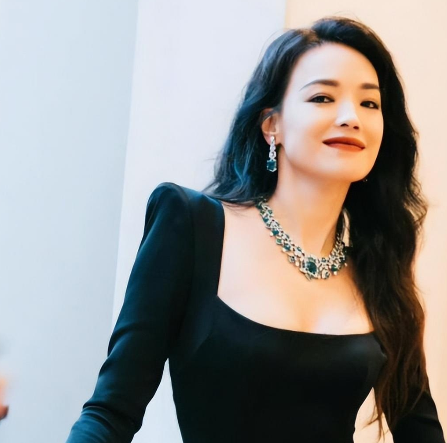 女人显年轻看哪些地方？女人显年轻  都有这几个特征