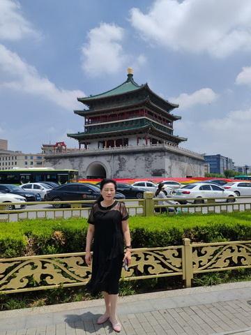 《一个世纪辉煌盛世唱响》 ——沉痛悼念杨振宁博士 作者何孟梅